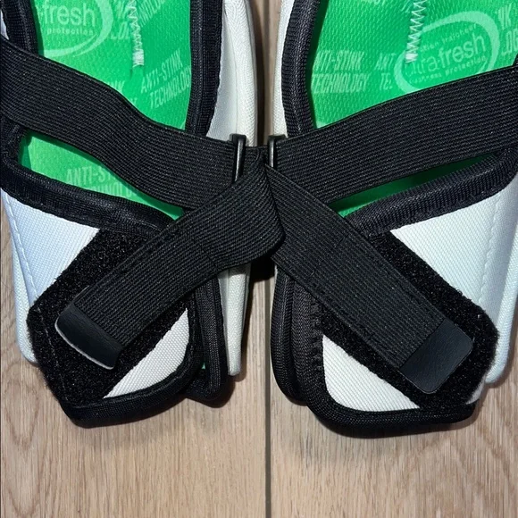 VIC CX2 White and Green Protective Elbow Pads - Picture 15 of 16